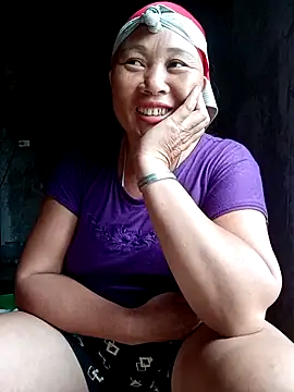 Snapshot of NyloveSquirt chatting on July 28, 10:21 am NyloveSquirt online show from July 28, 10:21 am