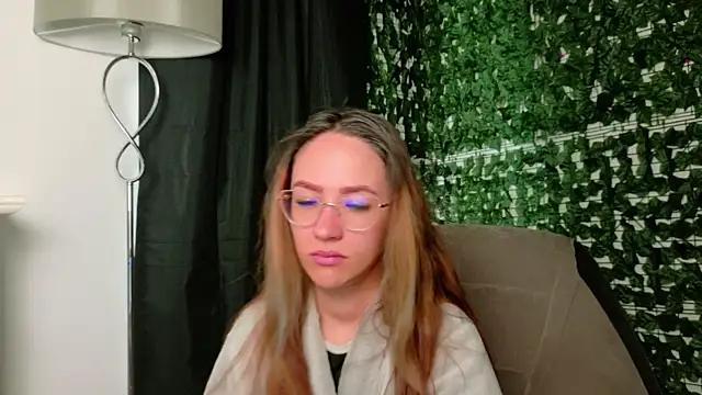 Nicole Bliss online show from July 12, 7:10 am