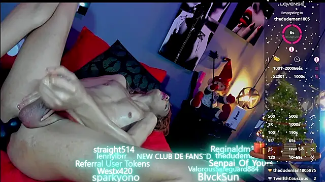 Snapshot of love_amor_ chatting on December 19, 8:13 am love amor online show from December 19, 8:13 am