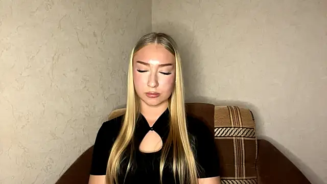 Snapshot of AlinaTeaseX chatting on June 23, 9:24 pm AlinaTeaseX online show from June 23, 9:24 pm