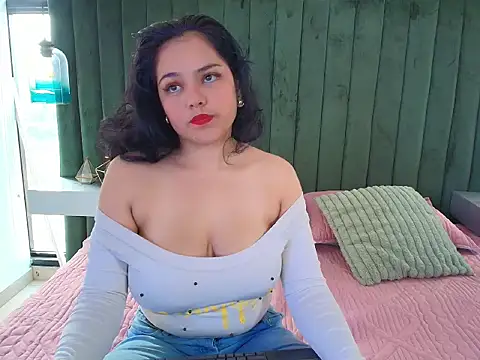 Snapshot of Esme_Miller chatting on July 3, 1:50 pm Esme Miller online show from July 3, 1:50 pm