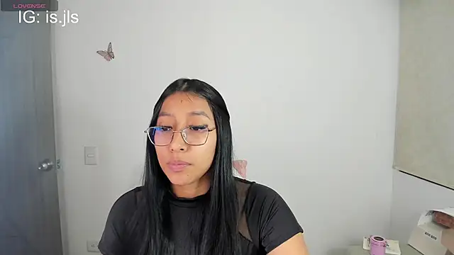 Snapshot of Bella_hart chatting on July 10, 4:28 am Bella hart online show from July 10, 4:28 am