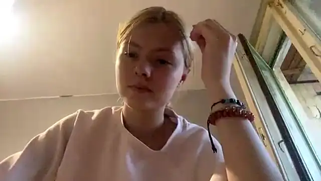 Snapshot of Jeneienal_1 chatting on July 7, 5:28 pm Jeneienal 1 online show from July 7, 5:28 pm