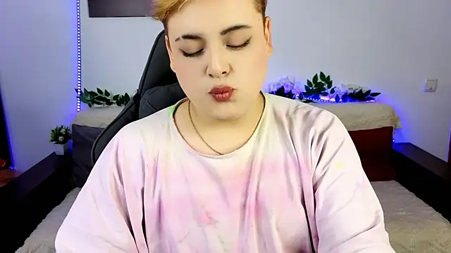 Snapshot of Princess_Diana2 chatting on July 8, 7:18 pm Princess Diana2 online show from July 8, 7:18 pm