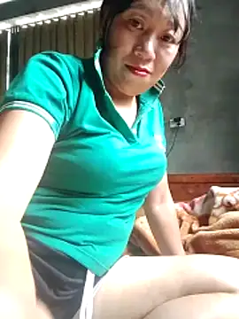 Snapshot of Moon_squirtt chatting on June 29, 10:15 am Moon squirtt online show from June 29, 10:15 am