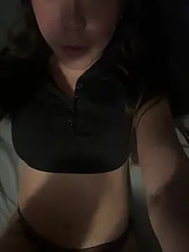 Snapshot of Yocelinluvv chatting on July 9, 5:11 am Yocelinluvv online show from July 9, 5:11 am