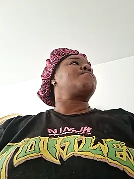Snapshot of princessZazafire chatting on July 17, 6:02 pm princessZazafire online show from July 17, 6:02 pm