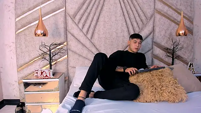 MarkLaurens online show from June 28, 3:18 pm
