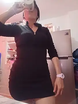 yelilatina online show from June 28, 3:07 pm