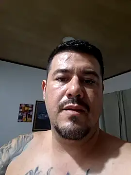 Snapshot of Xacuh chatting on August 2, 6:23 am Xacuh online show from August 2, 6:23 am