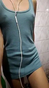 Snapshot of SweetieGirl05 chatting on July 14, 3:40 pm SweetieGirl05 online show from July 14, 3:40 pm