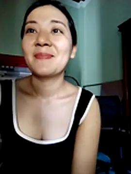 Snapshot of Lyrose_2k chatting on July 5, 12:39 am Lyrose 2k online show from July 5, 12:39 am