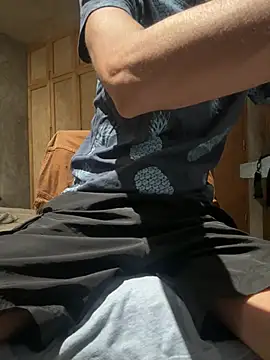 Snapshot of Henrycum2 chatting on July 5, 2:57 pm Henrycum2 online show from July 5, 2:57 pm