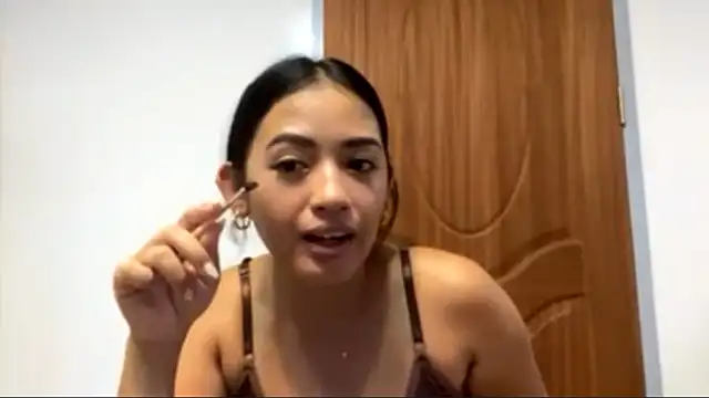 Snapshot of JanellaFakhoury chatting on July 4, 8:20 am JanellaFakhoury online show from July 4, 8:20 am