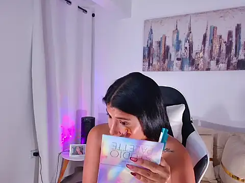 alejandraTulan online show from July 2, 10:10 am