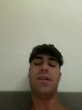 Snapshot of alessio2026xx chatting on July 11, 2:53 pm alessio2026xx online show from July 11, 2:53 pm