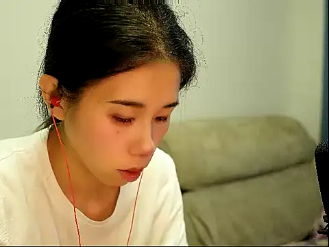 Snapshot of Anna-b8 chatting on July 6, 1:02 am Anna-b8 online show from July 6, 1:02 am