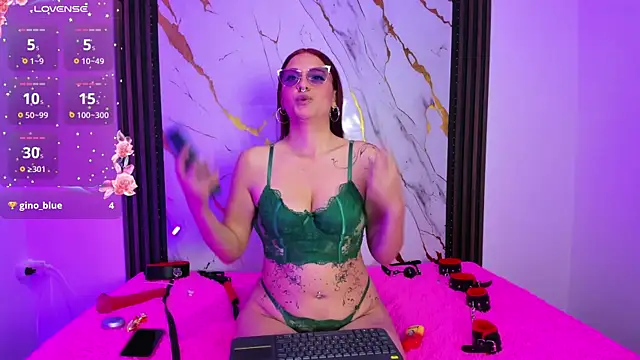 Snapshot of Lilhi_moon_ chatting on July 8, 3:05 pm Lilhi moon online show from July 8, 3:05 pm