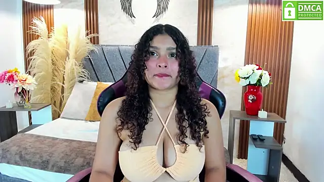 Izzy lux online show from July 6, 11:29 am