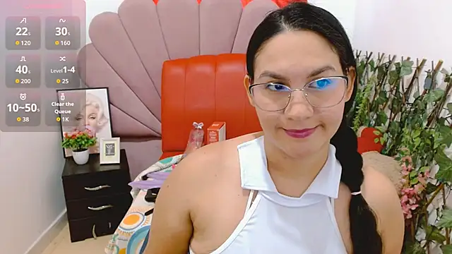 hilary hot19 online show from July 3, 1:50 pm
