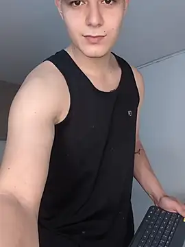 Snapshot of MaxCruz_ chatting on July 6, 8:44 pm MaxCruz online show from July 6, 8:44 pm