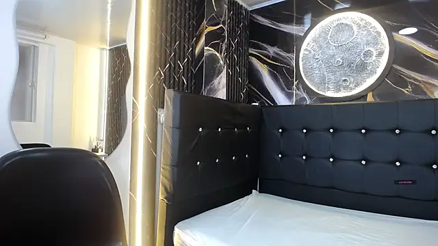 Riley 0 online show from July 3, 6:47 pm
