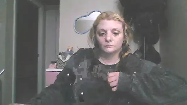 Snapshot of liltrinketgirl chatting on July 4, 8:31 am liltrinketgirl online show from July 4, 8:31 am