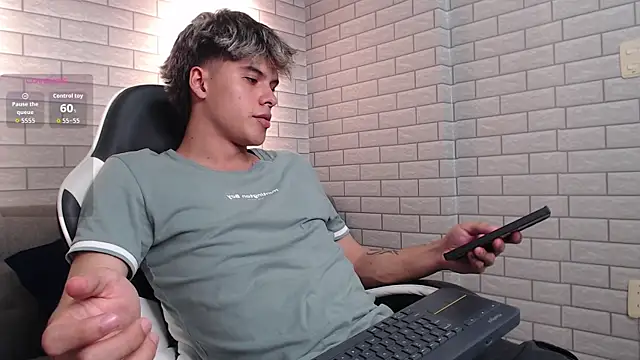 Snapshot of rio_miller_ chatting on July 3, 7:31 pm rio miller online show from July 3, 7:31 pm
