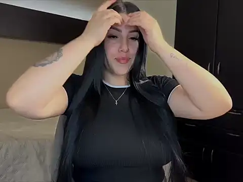 Snapshot of itsLucia_ chatting on July 16, 1:00 am itsLucia online show from July 16, 1:00 am