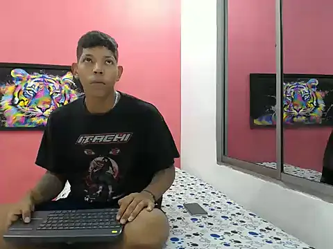 latinosninfomanos online show from July 8, 12:15 am