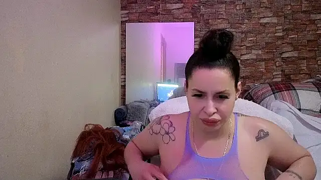 Snapshot of imisamoore69 chatting on February 19, 1:45 am imisamoore69 online show from February 19, 1:45 am