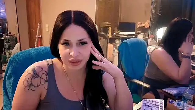 Snapshot of imisamoore69 chatting on March 6, 6:59 pm imisamoore69 online show from March 6, 6:59 pm