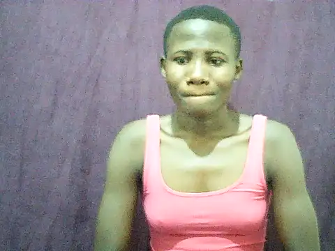 Snapshot of queen_0012 chatting on July 3, 7:15 am queen 0012 online show from July 3, 7:15 am