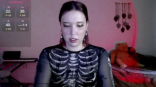 Snapshot of ember_lune chatting on July 14, 8:30 am ember lune online show from July 14, 8:30 am