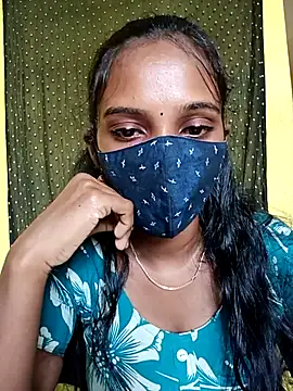 Snapshot of Tamil_Soloqueen_001 chatting on July 16, 4:18 am Tamil Soloqueen 001 online show from July 16, 4:18 am