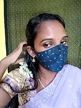 Snapshot of Tamil_Soloqueen_001 chatting on July 17, 6:42 am Tamil Soloqueen 001 online show from July 17, 6:42 am