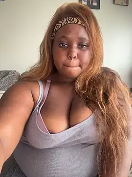 CurvySirenn online show from July 16, 9:10 pm