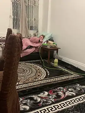 Louise-mia2002 online show from July 19, 9:40 pm