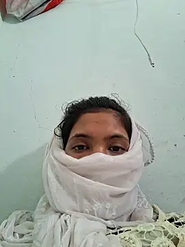 Snapshot of Sexy-pari1 chatting on July 5, 1:34 am Sexy-pari1 online show from July 5, 1:34 am