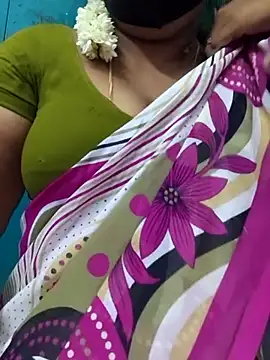 Snapshot of tamilrose143 chatting on July 8, 12:31 pm tamilrose143 online show from July 8, 12:31 pm