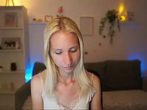 Snapshot of PiperPerri18 chatting on July 7, 6:45 pm PiperPerri18 online show from July 7, 6:45 pm