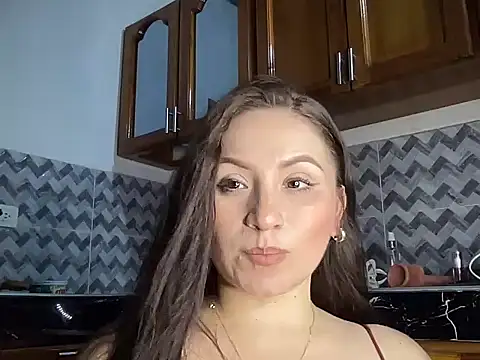 EmmaAlba05 online show from July 14, 1:30 am