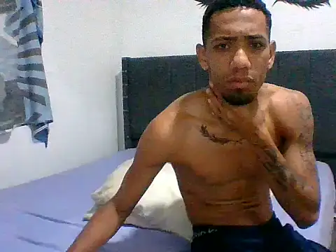 Snapshot of Blessed_latin chatting on July 10, 11:24 am Blessed latin online show from July 10, 11:24 am