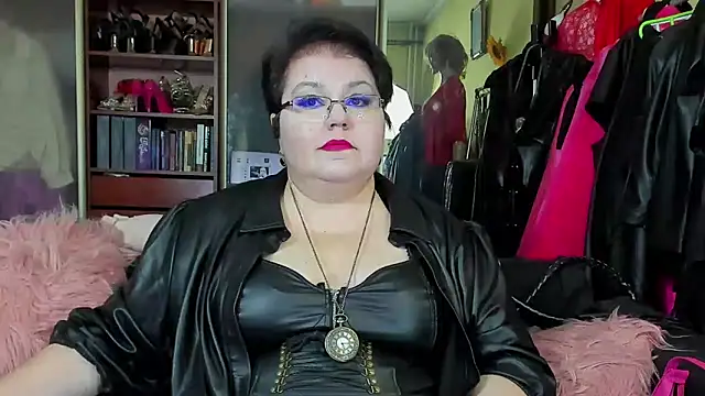 Snapshot of KaryQueen chatting on March 13, 3:17 pm KaryQueen online show from March 13, 3:17 pm