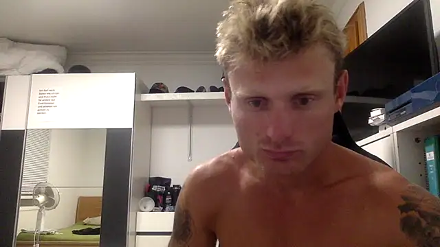 Snapshot of Nakedendurance1994 chatting on July 15, 8:25 pm Nakedendurance1994 online show from July 15, 8:25 pm
