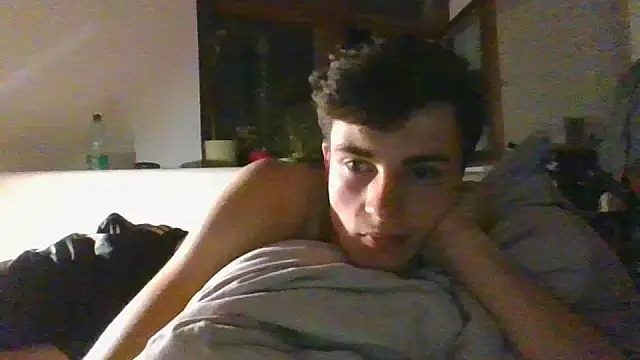 Snapshot of freshboy72 chatting on July 12, 1:18 am freshboy72 online show from July 12, 1:18 am