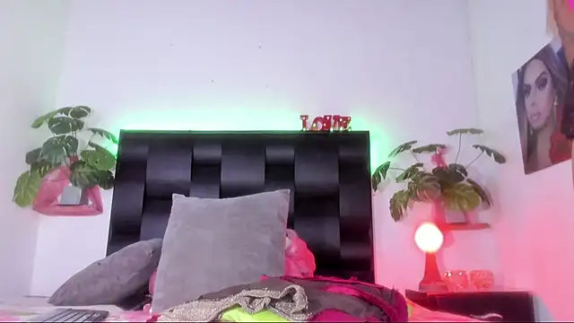 Snapshot of isabelleandbrand chatting on February 8, 12:17 pm isabelleandbrand online show from February 8, 12:17 pm