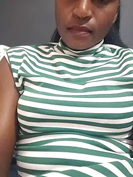 Snapshot of PrettyT_ chatting on July 13, 7:11 am PrettyT online show from July 13, 7:11 am