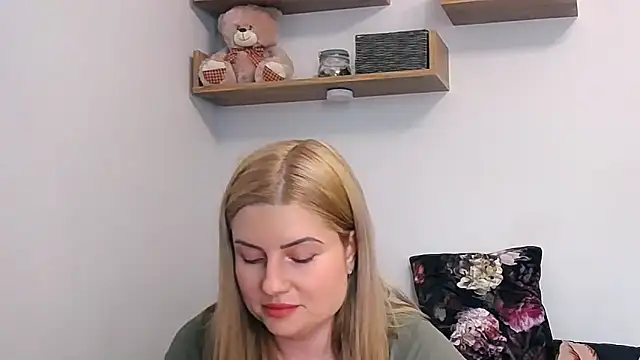 alisenties online show from May 22, 3:39 pm