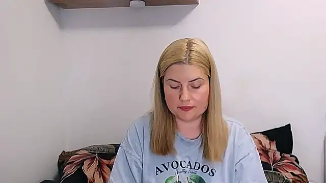 Snapshot of alisenties chatting on July 15, 2:22 pm alisenties online show from July 15, 2:22 pm